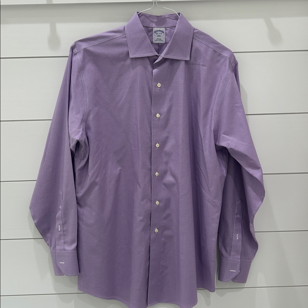 Brooks Brothers Long Sleeve Mens Dress Shirt 
Size 16 1/2  4/5.  346 slim fit